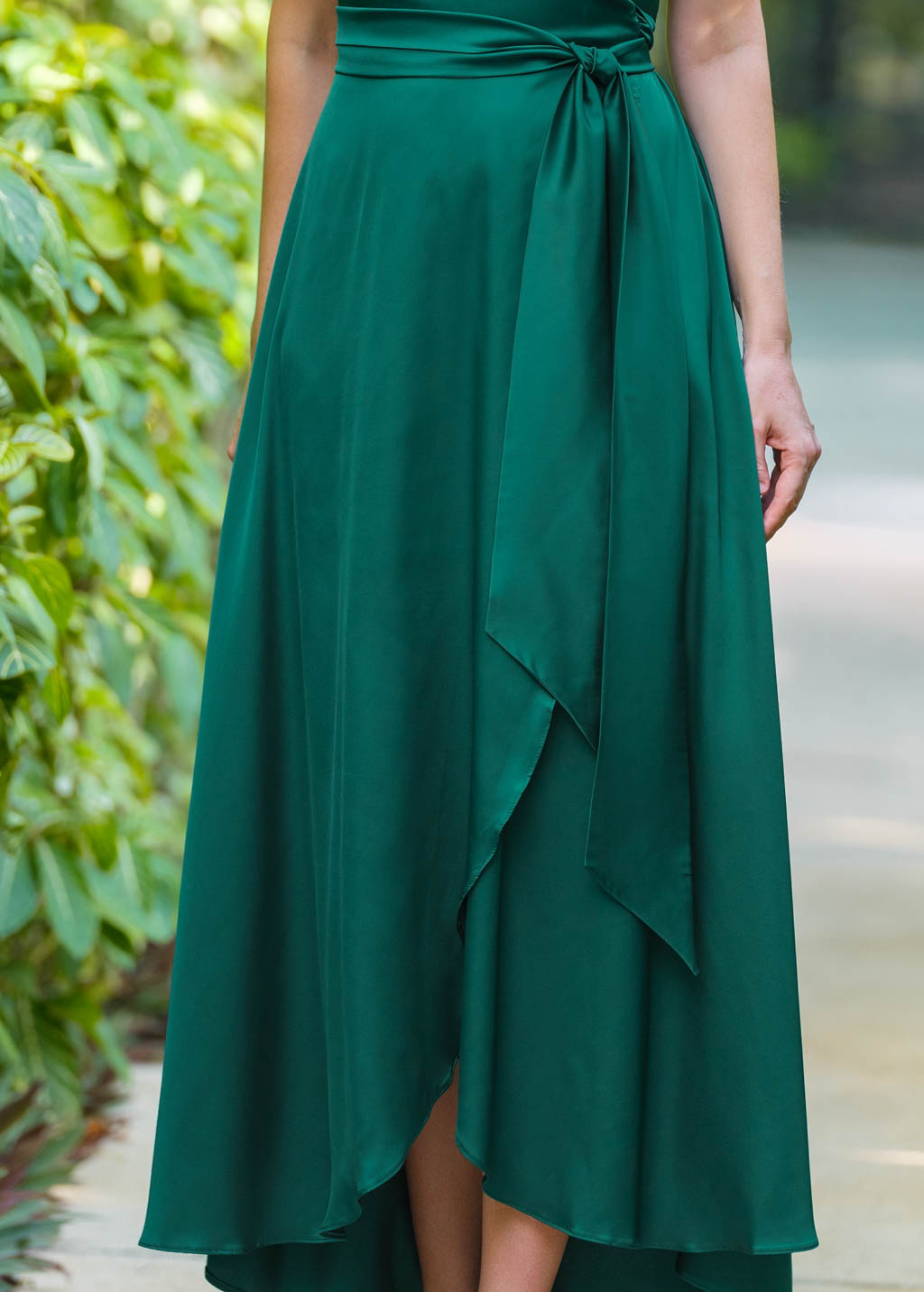 Emerald green wedding with perfect silk bridesmaids dresses