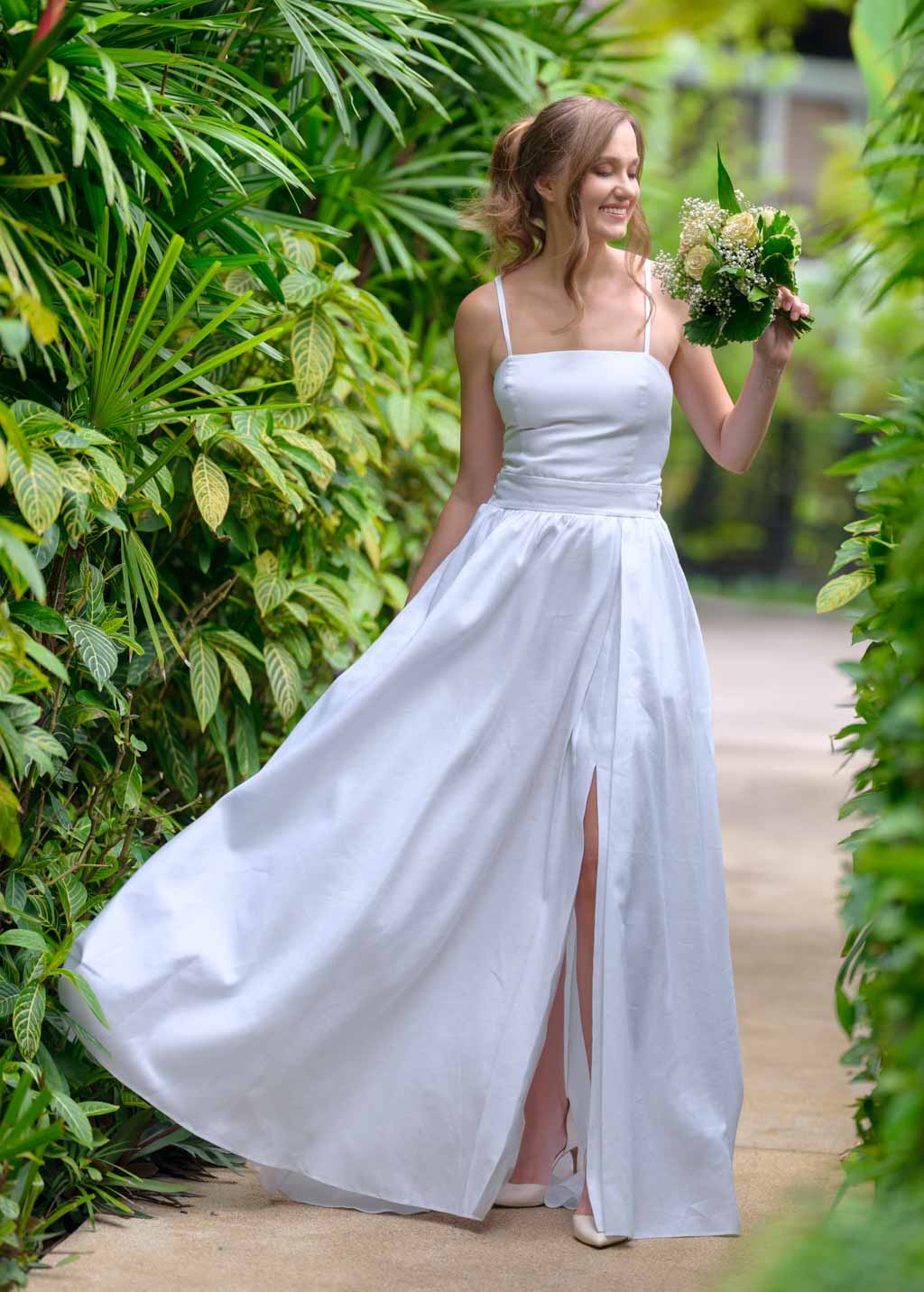 White slit linen dress with open back